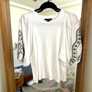 Banana republic balloon sleeved embroidered top